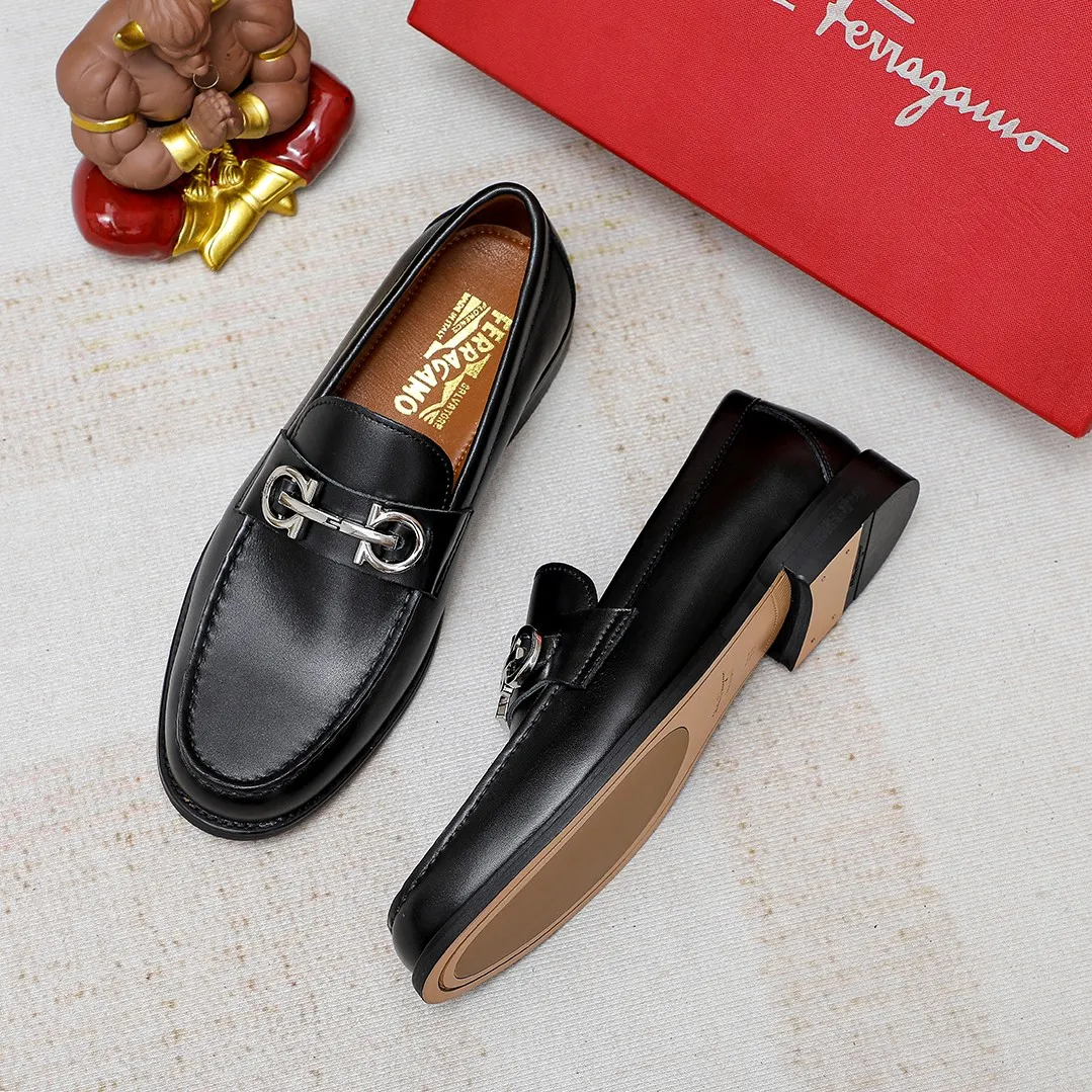 Men's shoes💰420 🔥Ferragamo's new men's casual slip-on shoes🇨🇳Official website original 1:1 mold, original quality💯Fine workmanship, high-end luxury☘The upper is made of imported Italian mercerized cow suede🌴🐑leather lining🍓Rubber wear-resistant and non-slip outsole, breathable and comfortable to wear🍍The first choice for high-end men, black, size 38-45...